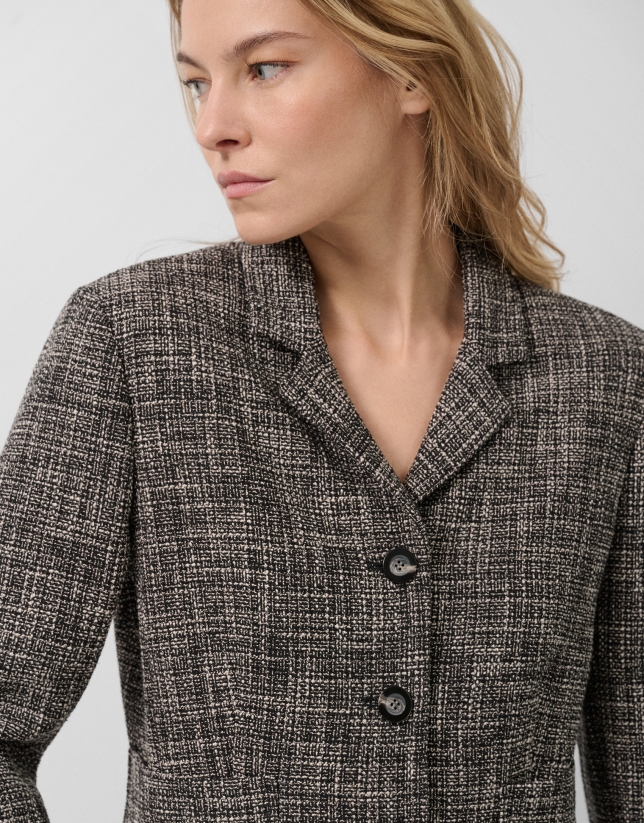 Chaqueta corta solapas trama negra y crudo
