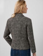 Chaqueta corta solapas trama negra y crudo