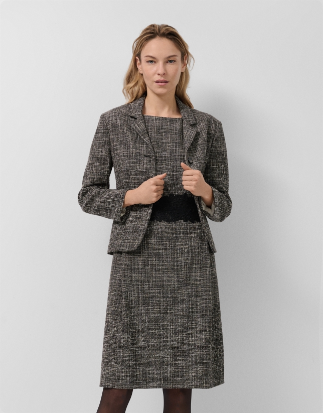 Chaqueta corta solapas trama negra y crudo
