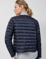 Chaqueta acolchada plumas cuatro bolsillos azul