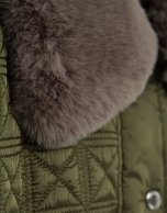 Short green quilted down jacket with fur collar