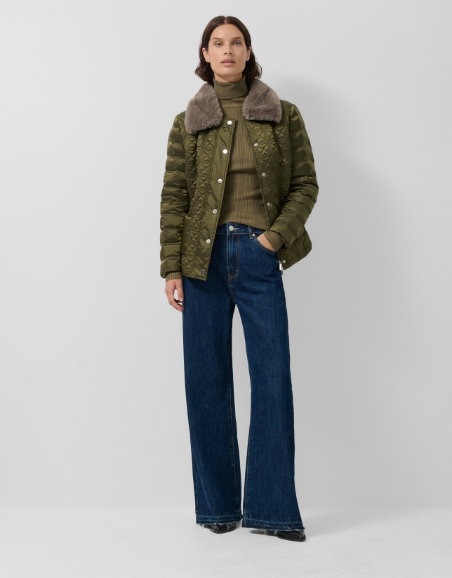 Short green quilted down jacket with fur collar