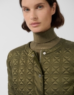 Short green quilted down jacket with fur collar