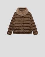 Short quilted down jacket with taupe fur collar
