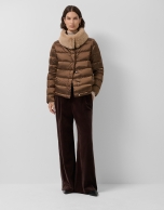 Short quilted down jacket with taupe fur collar