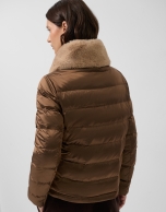 Short quilted down jacket with taupe fur collar