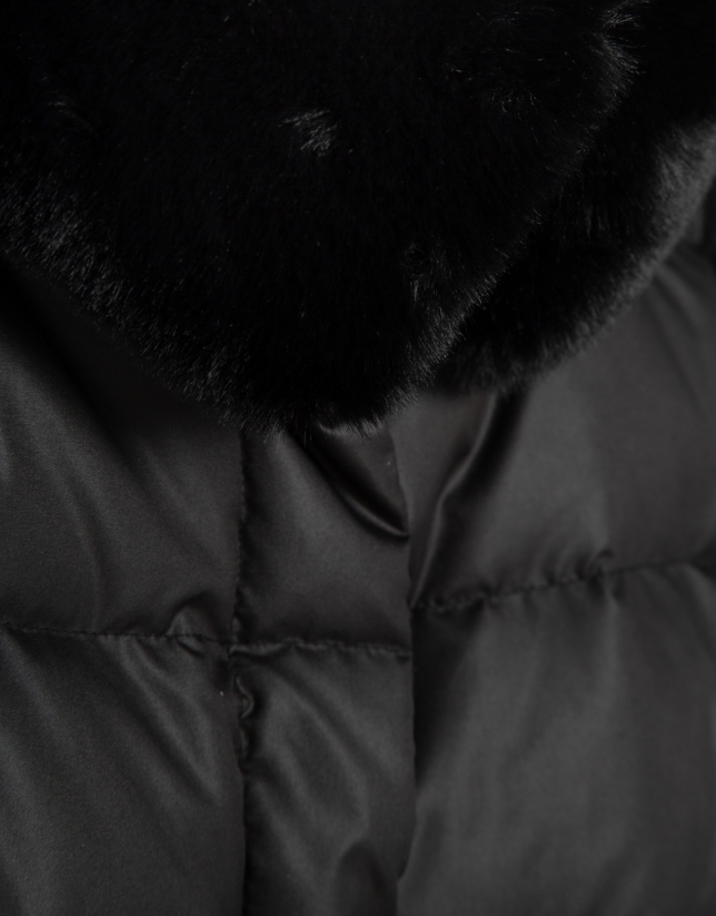 Short black quilted down jacket with fur collar