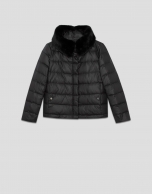 Short black quilted down jacket with fur collar