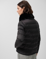 Short black quilted down jacket with fur collar