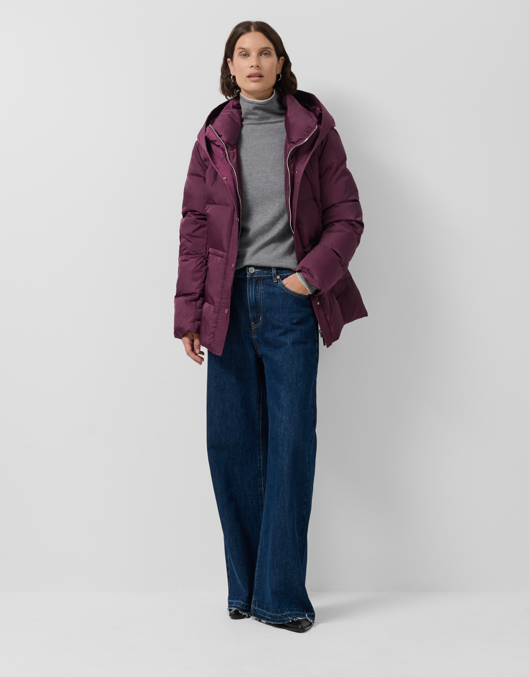 Aubergine short down jacket with hood