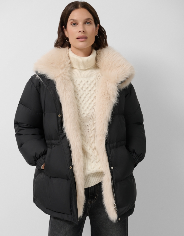 Chaquetón de plumas negro con cuello de pelo