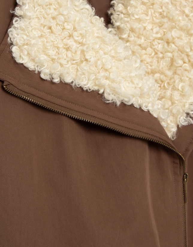 Chaquetón algodón marrón con interior acolchado