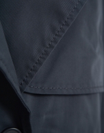 Gabardina clásica azul oscuro