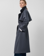 Gabardina clásica azul oscuro