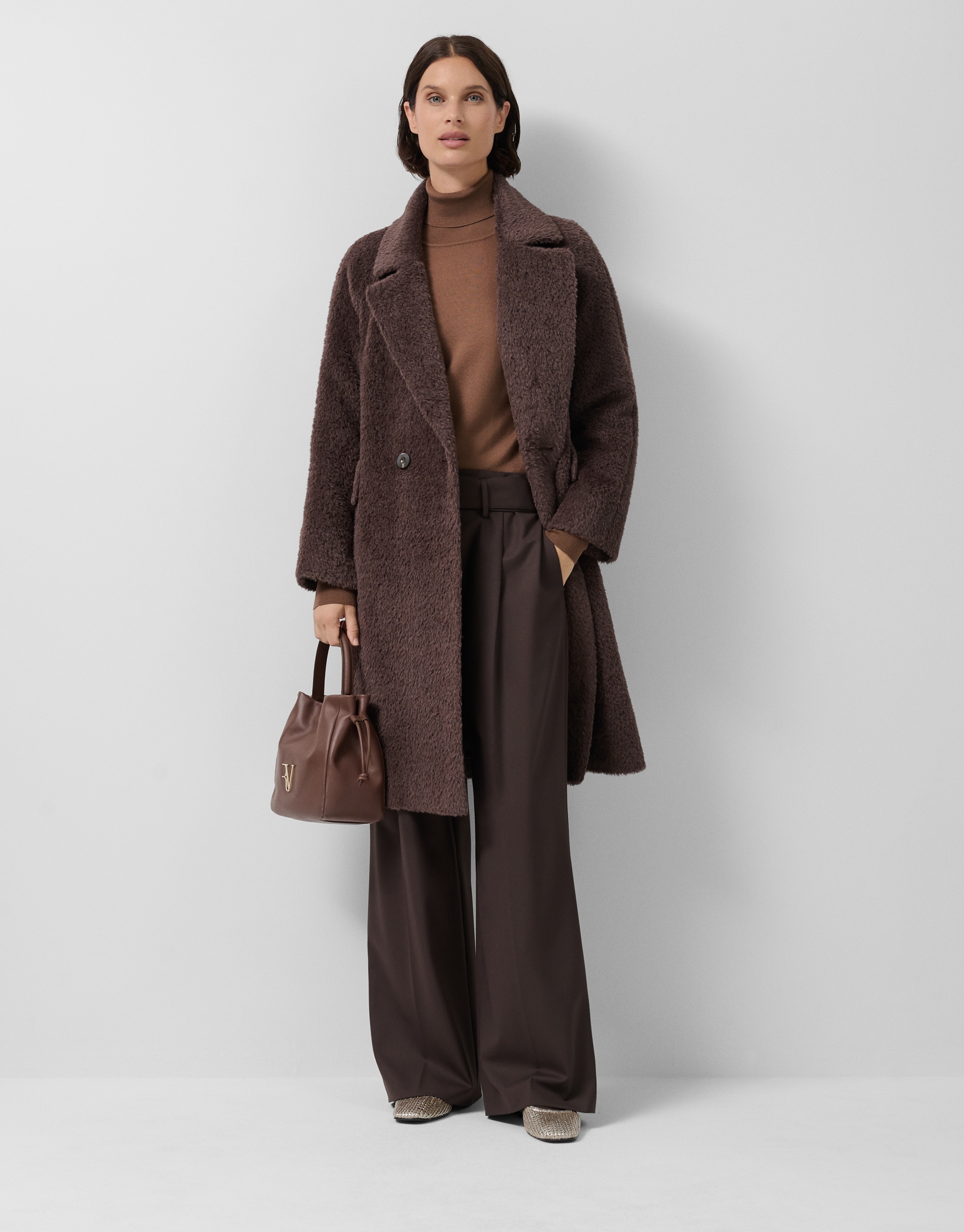 Abrigo largo cruzado lana y alpaca marr&oacute;n