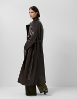 Gabardina larga napa marrón