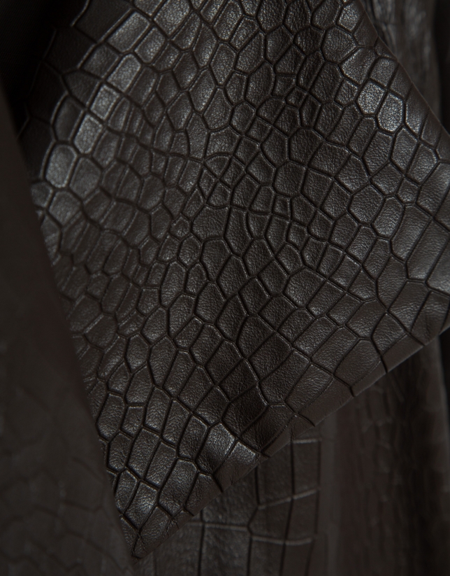 Gabardina larga napa marr&oacute;n