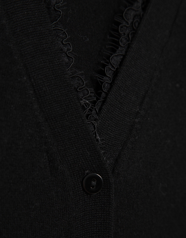 Chaqueta punto fino escote pico y encaje