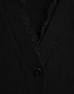 Chaqueta punto fino escote pico y encaje