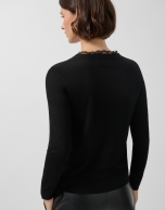 Chaqueta punto fino escote pico y encaje