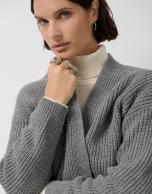 Chaqueta larga punto grueso gris
