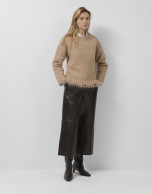Jersey oversize beige con flecos