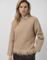 Jersey oversize beige con flecos