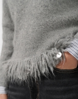 Jersey oversize gris con flecos