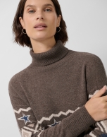 Jersey de cuello subido lana y cashmere marrón con greca
