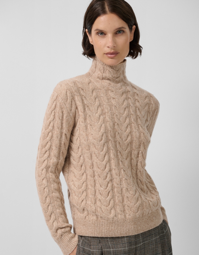 Jersey cuello chimenea punto ochos beige