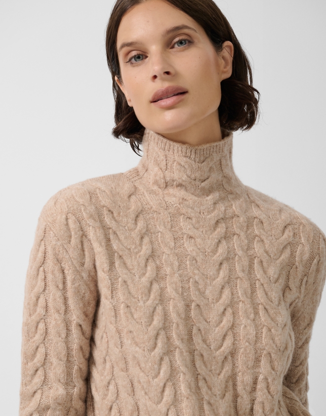 Jersey cuello chimenea punto ochos beige