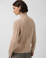 Jersey cuello chimenea punto ochos beige