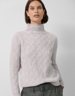 Jersey cuello chimenea punto ochos gris