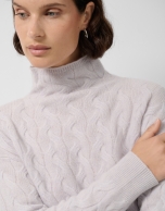 Jersey cuello chimenea punto ochos gris