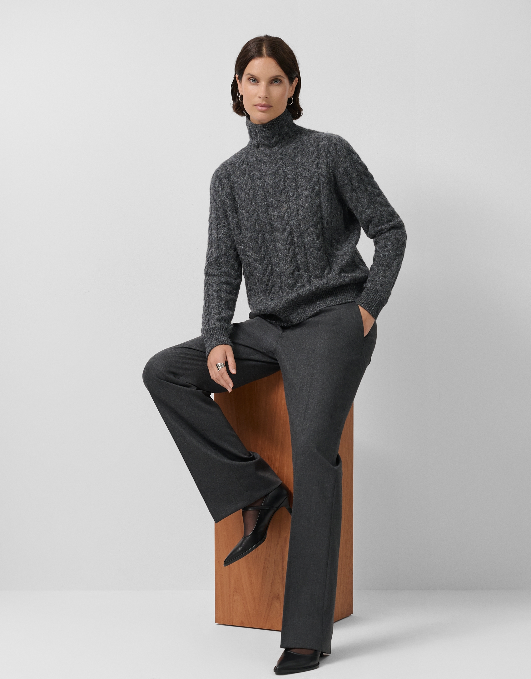 Jersey cuello chimenea punto ochos gris oscuro Jersey cuello chimenea punto ochos gris oscuro