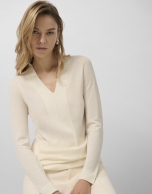 Ecru fine gauge wool V-neck sweater