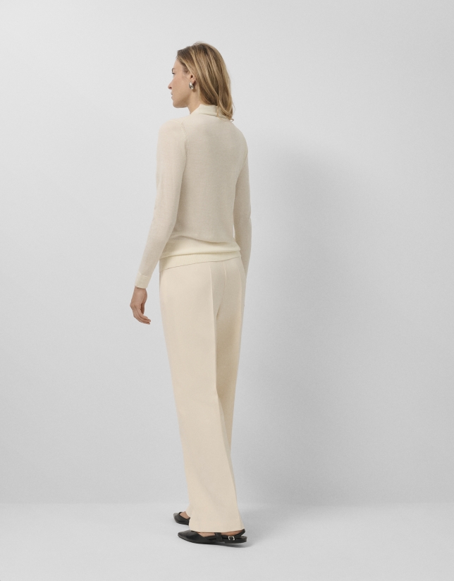 Ecru fine gauge wool V-neck sweater