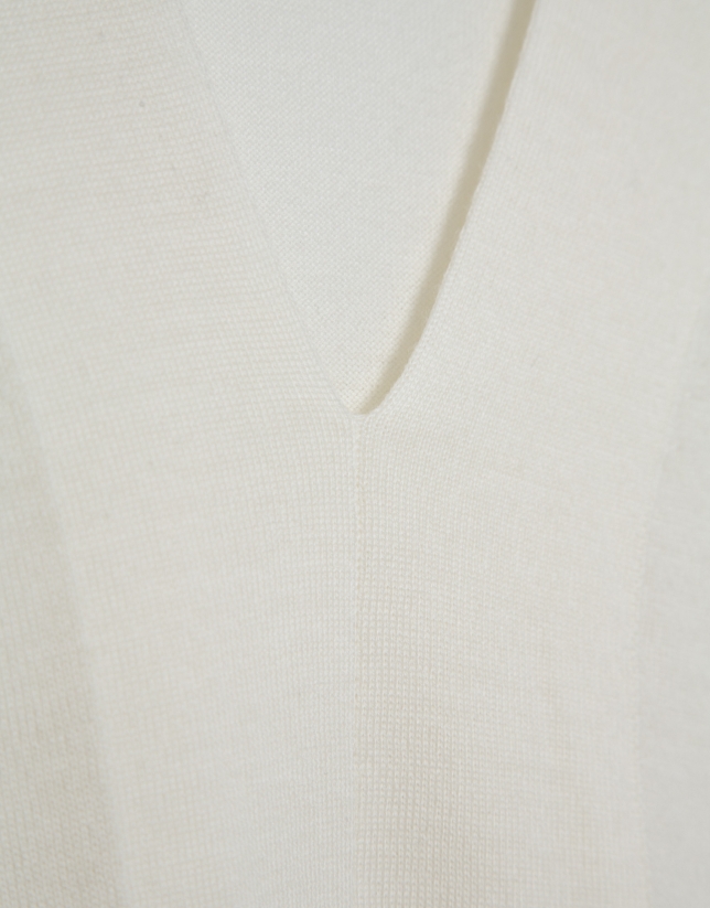 Ecru fine gauge wool V-neck sweater