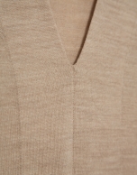 Jersey escote pico lana galga fina beige