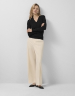 Jersey escote pico lana galga fina negro