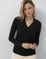 Jersey escote pico lana galga fina negro