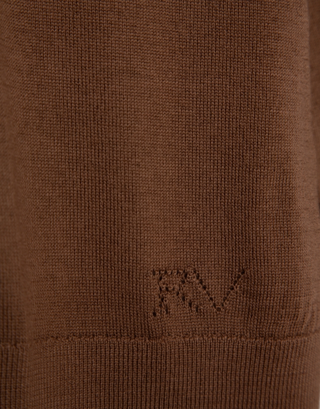 Camel wool turtleneck sweater in fine knit