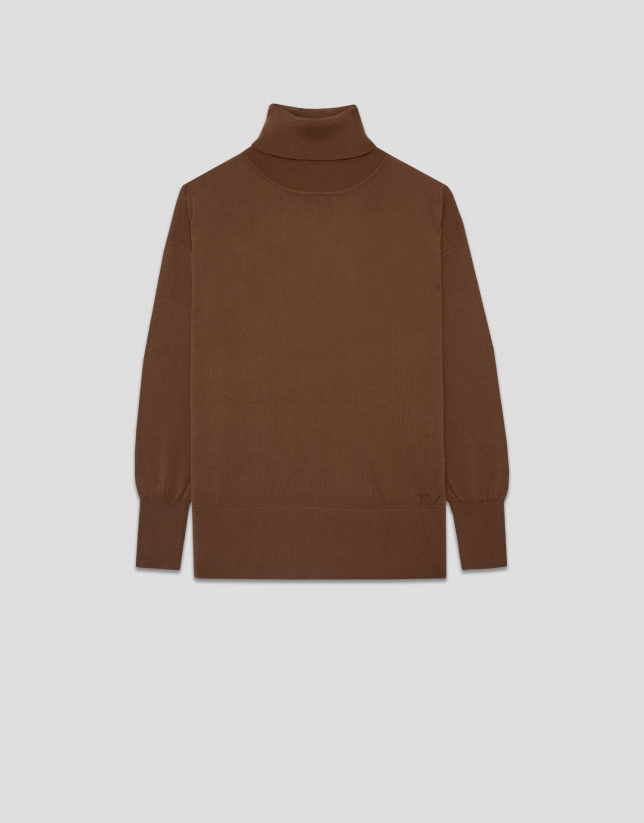 Camel wool turtleneck sweater in fine knit