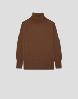 Camel wool turtleneck sweater in fine knit
