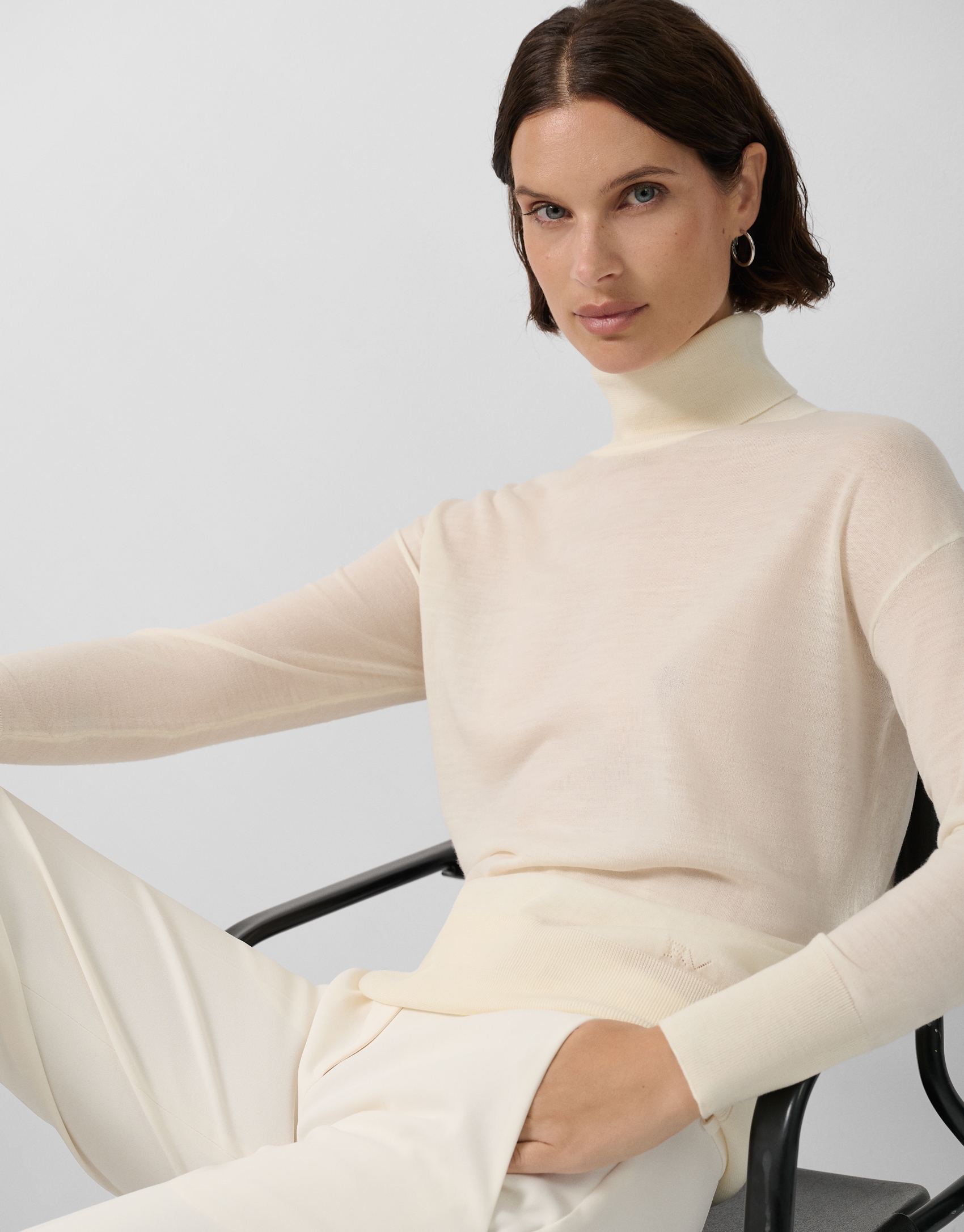 Ecru wool turtleneck sweater in fine knit