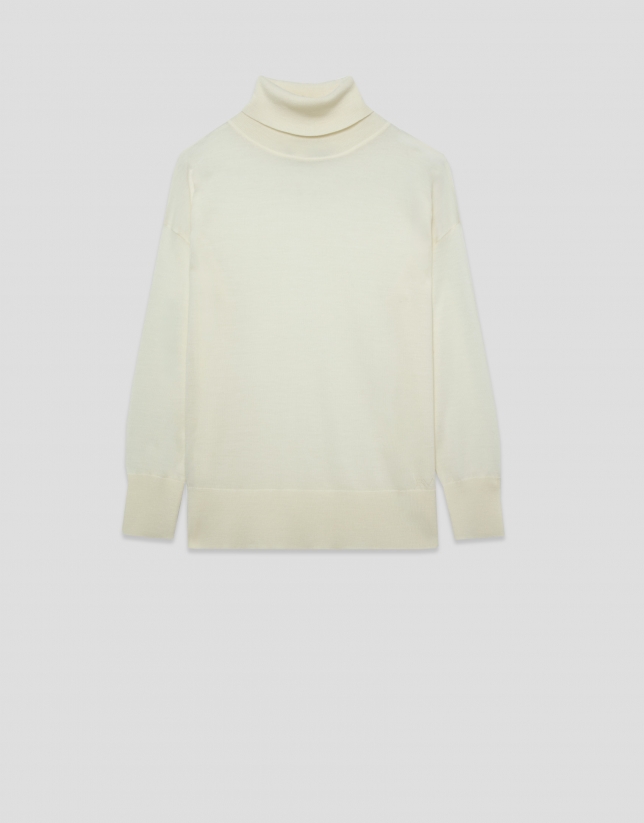 Ecru wool turtleneck sweater in fine knit