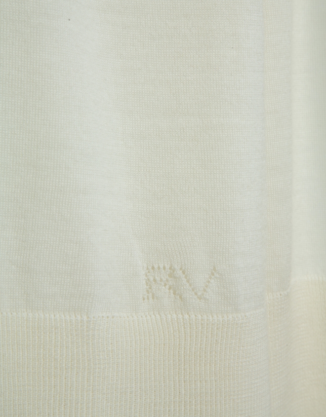 Ecru wool turtleneck sweater in fine knit