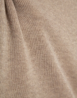 Jersey cuello cisne lana y seda beige con lúrex
