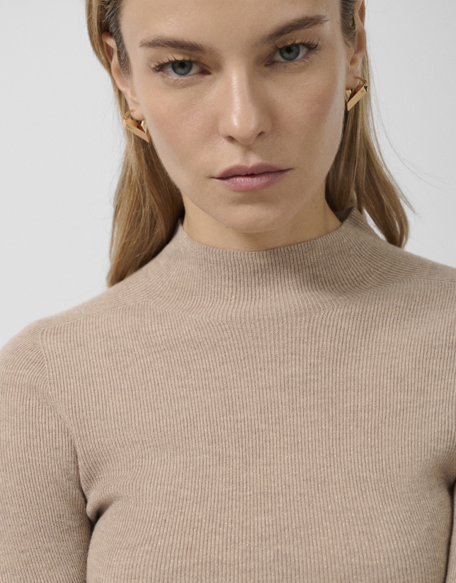 Jersey cuello cisne lana y seda beige con lúrex