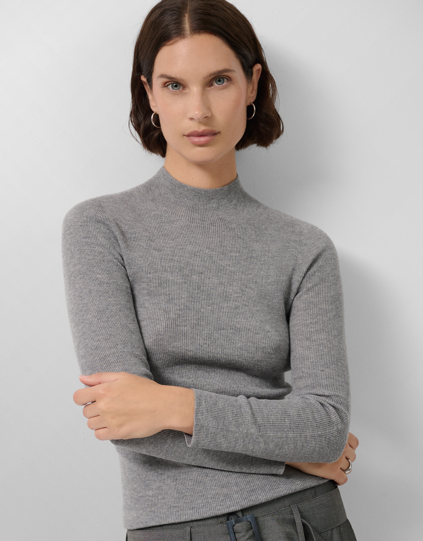 Jersey cuello cisne lana y seda gris con l&uacute;rex